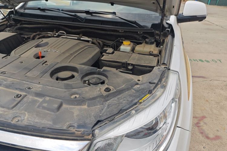 Used Haval H9 2017 2.0T Gasoline 4x4 Luxury 7-Seater Engine Bay Left