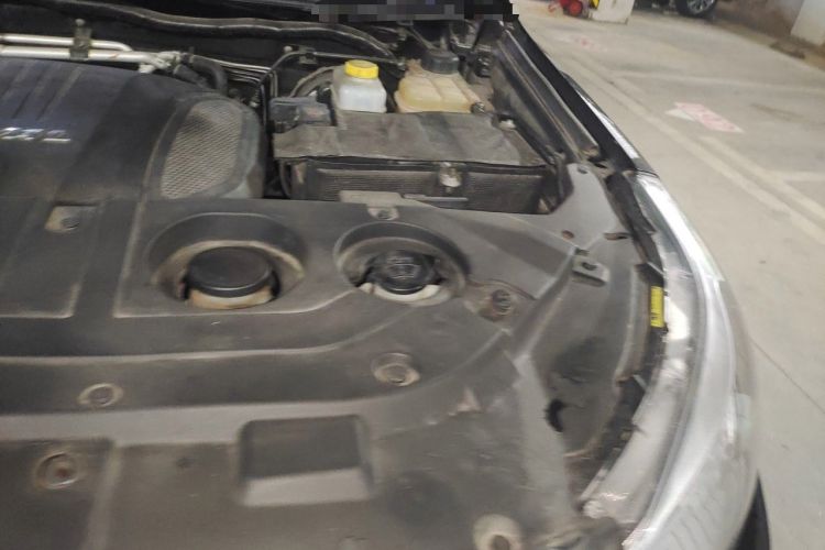 Used Haval H9 2017 2.0T Gasoline 4x4 Premium 5-Seater Engine Bay Left
