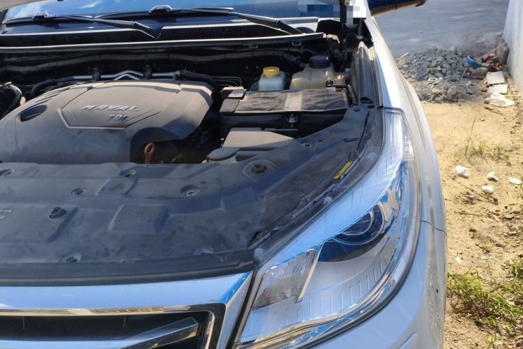 Used Haval H9 2017 2.0T Diesel 4x4 Luxury 7-Seater Engine Bay Left