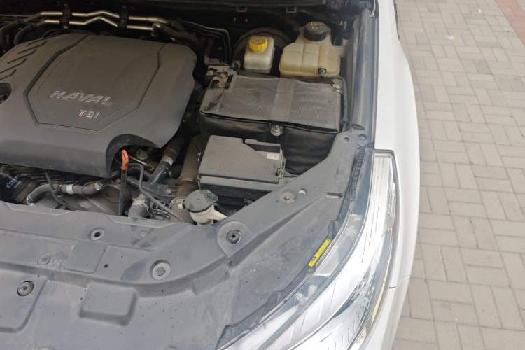 Used Haval H9 2017 2.0T Diesel 4x4 Premium 5-Seater Engine Bay Left