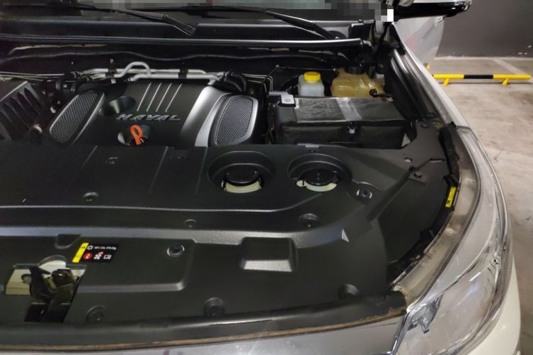 Used Haval H9 2017 2.0T Gasoline 4x4 Premium 5-Seater Engine Bay Left