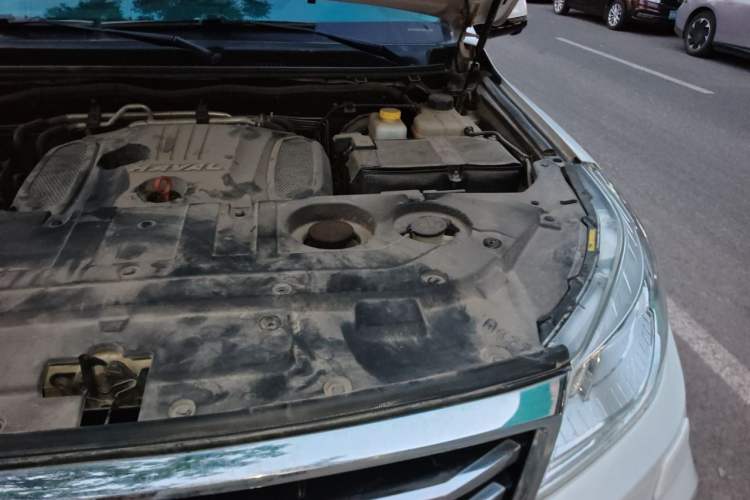 Used Haval H9 2017 2.0T Gasoline 4x4 Luxury 7-Seater Engine Bay Left