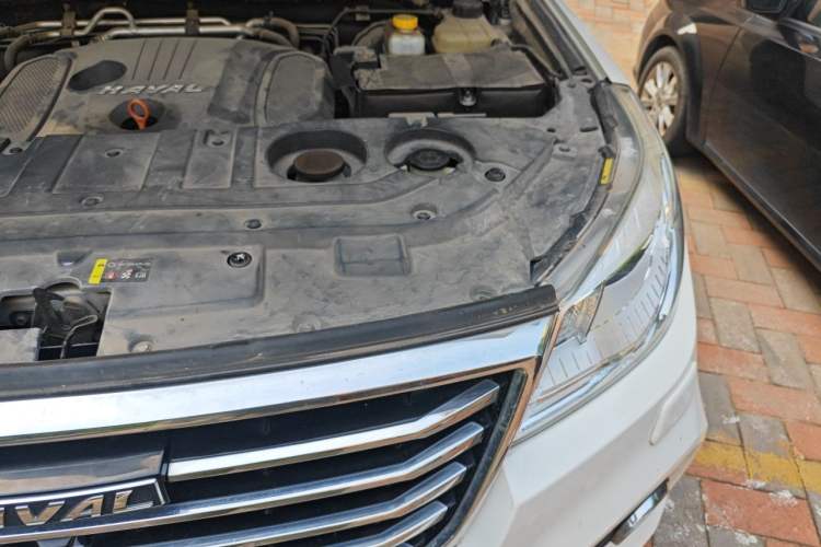 Used Haval H9 2017 2.0T Gasoline 4x4 Luxury 7-Seater Engine Bay Left