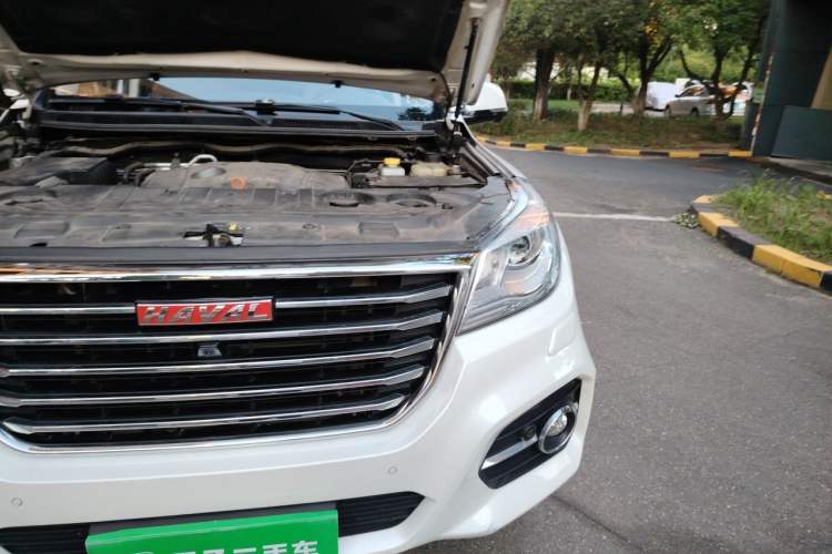 Used Haval H9 2017 2.0T Gasoline 4x4 Luxury 7-Seater Engine Bay Left