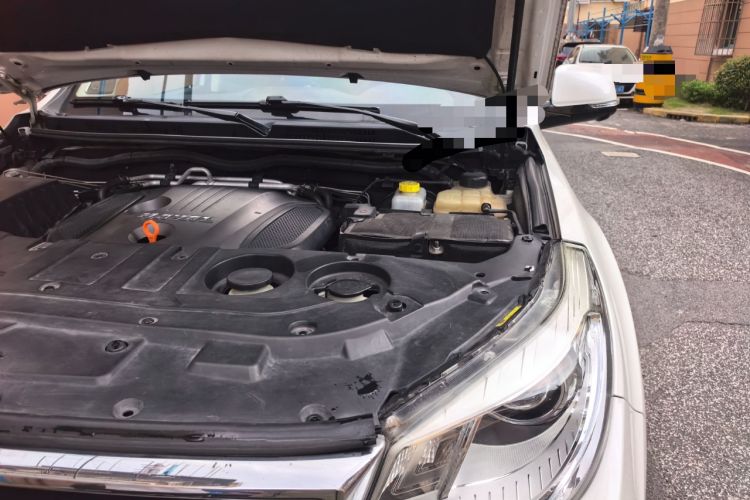 Used Haval H9 2017 2.0T Gasoline 4x4 Luxury 7-Seater Engine Bay Left