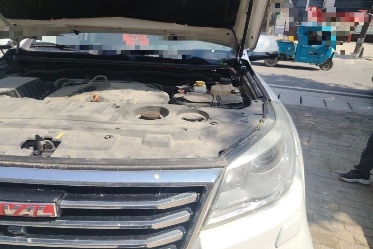 Used Haval H9 2017 2.0T Gasoline 4x4 Luxury 7-Seater Engine Bay Left