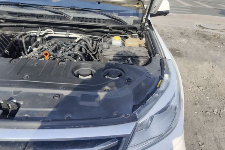 Used Haval H9 2017 2.0T Gasoline 4x4 Prestige Model 7 Seats Engine Bay Left