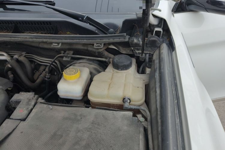 Used Haval H9 2017 2.0T Gasoline 4x4 Premium 5-Seater Engine Bay Left