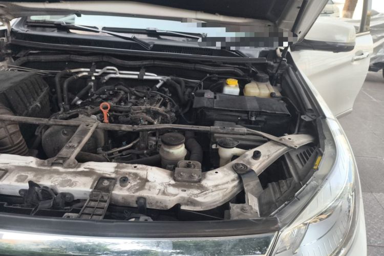 Used Haval H9 2017 2.0T Gasoline 4x4 Premium 5-Seater Engine Bay Left