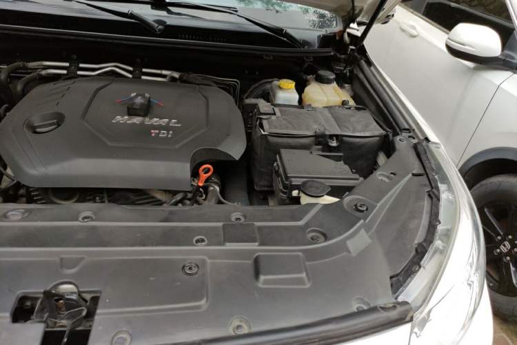 Used Haval H9 2017 2.0T Diesel 4x4 Premium 5-Seater Engine Bay Left