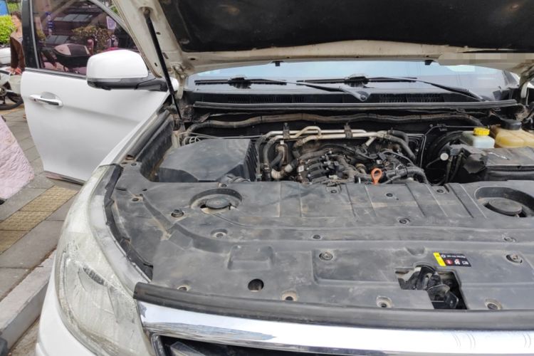 Used Haval H9 2017 2.0T Gasoline 4x4 Premium 5-Seater Engine Bay Right