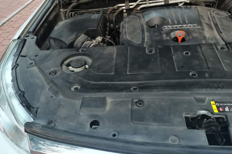 Used Haval H9 2017 2.0T Gasoline 4x4 Luxury 7-Seater Engine Bay Right