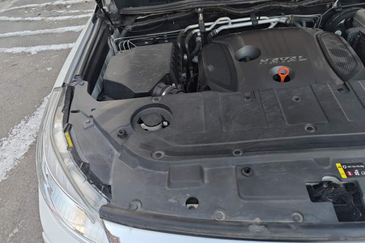 Used Haval H9 2017 2.0T Gasoline 4x4 Premium 5-Seater Engine Bay Right