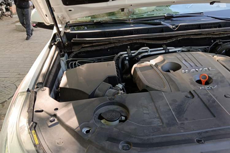 Used Haval H9 2017 2.0T Gasoline 4x4 Premium 5-Seater Engine Bay Right