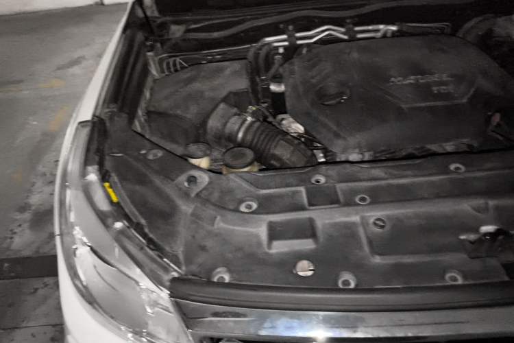 Used Haval H9 2017 2.0T Diesel 4x4 Premium 5-Seater Engine Bay Right