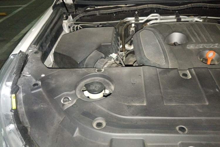 Used Haval H9 2017 2.0T Gasoline 4x4 Prestige Model 7 Seats Engine Bay Right