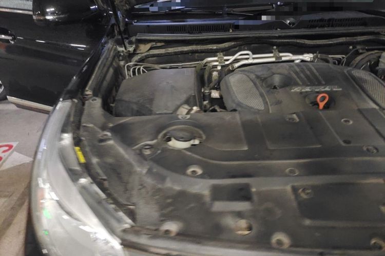 Used Haval H9 2017 2.0T Gasoline 4x4 Premium 5-Seater Engine Bay Right