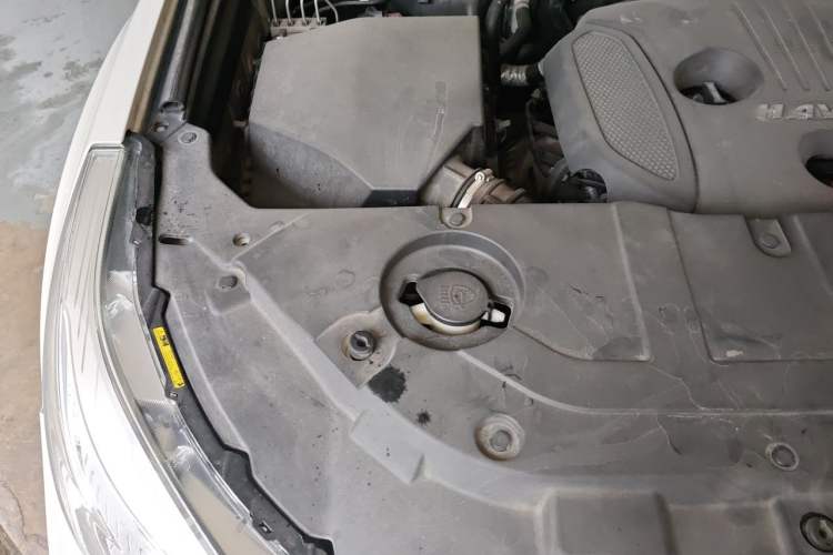 Used Haval H9 2017 2.0T Gasoline 4x4 Premium 5-Seater Engine Bay Right