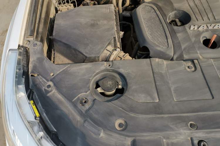 Used Haval H9 2017 2.0T Gasoline 4x4 Premium 5-Seater Engine Bay Right