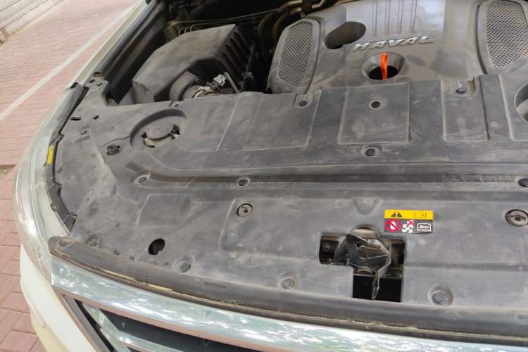 Used Haval H9 2017 2.0T Gasoline 4x4 Prestige Model 7 Seats Engine Bay Right