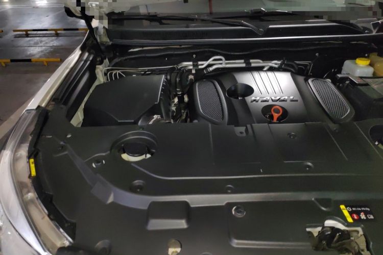 Used Haval H9 2017 2.0T Gasoline 4x4 Premium 5-Seater Engine Bay Right