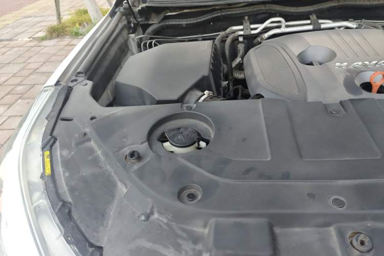 Used Haval H9 2017 2.0T Gasoline 4x4 Luxury 7-Seater Engine Bay Right
