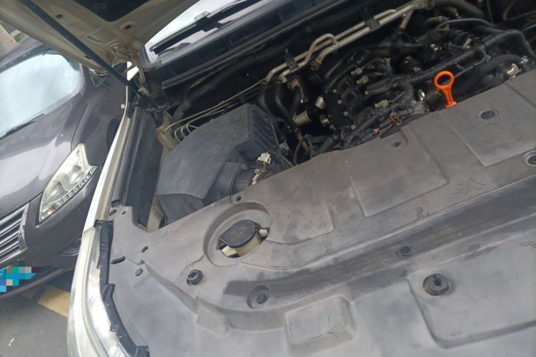 Used Haval H9 2017 2.0T Gasoline 4x4 Luxury 7-Seater Engine Bay Right
