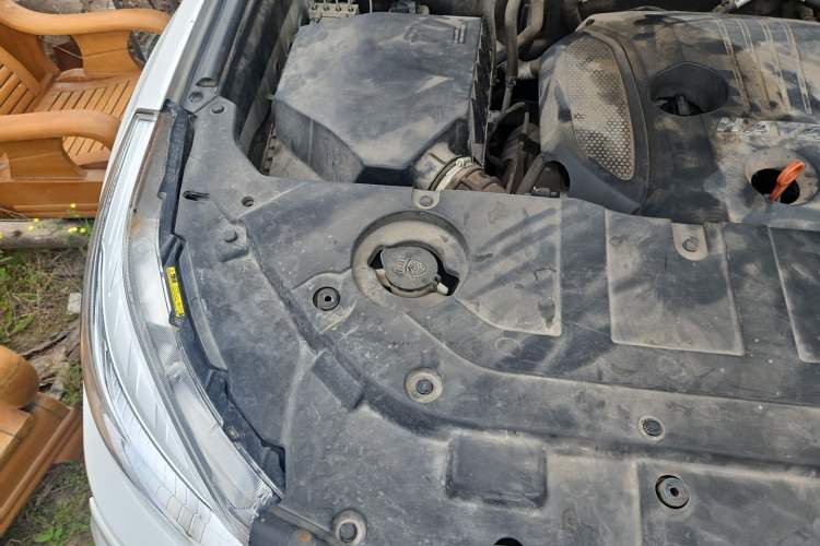 Used Haval H9 2017 2.0T Gasoline 4x4 Luxury 7-Seater Engine Bay Right