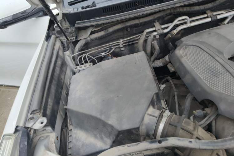 Used Haval H9 2017 2.0T Gasoline 4x4 Premium 5-Seater Engine Bay Right