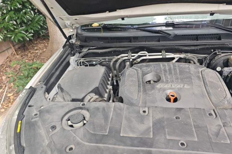 Used Haval H9 2017 2.0T Gasoline 4x4 Premium 5-Seater Engine Bay Right