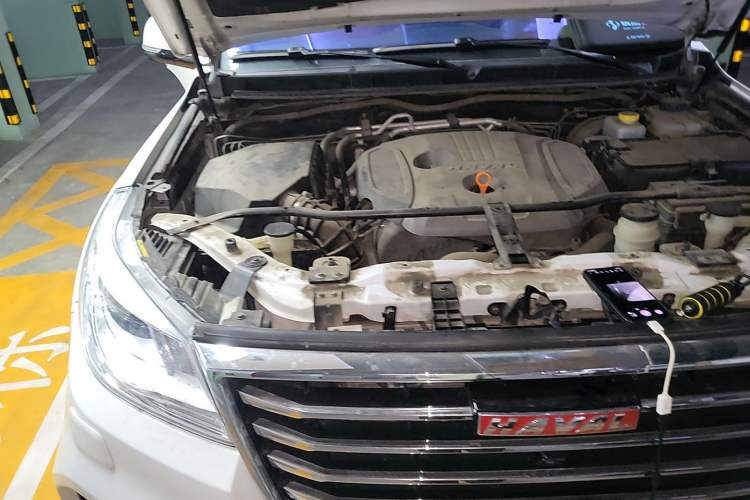 Used Haval H9 2017 2.0T Gasoline 4x4 Premium 5-Seater Engine Bay Right