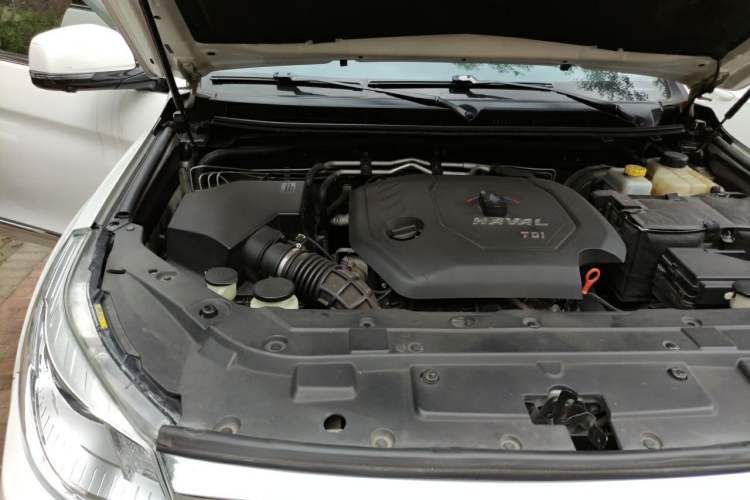 Used Haval H9 2017 2.0T Diesel 4x4 Premium 5-Seater Engine Bay Right