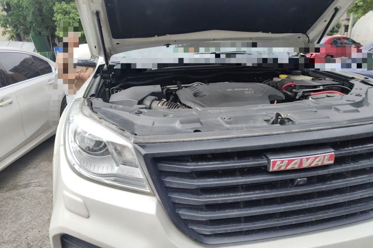 Used Haval H9 2017 2.0T Diesel 4x4 Premium 5-Seater Engine Bay Right