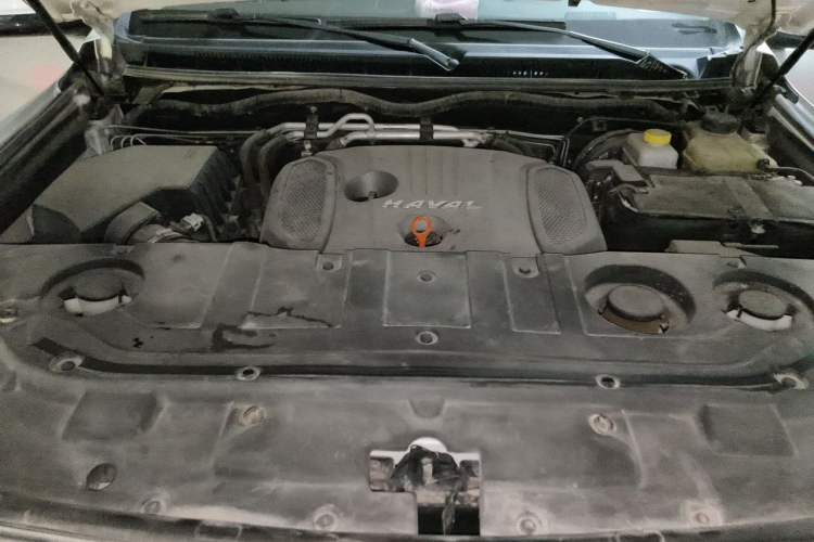 Used Haval H9 2017 2.0T Gasoline 4x4 Premium 5-Seater Engine Bay