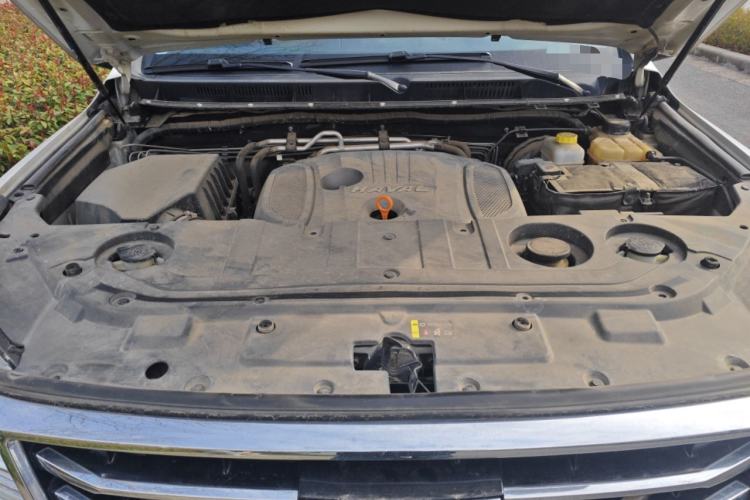 Used Haval H9 2017 2.0T Gasoline 4x4 Premium 5-Seater Engine Bay