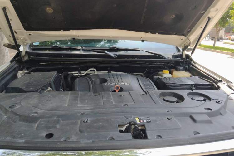 Used Haval H9 2017 2.0T Gasoline 4x4 Comfort Edition 5 Seats Engine Bay