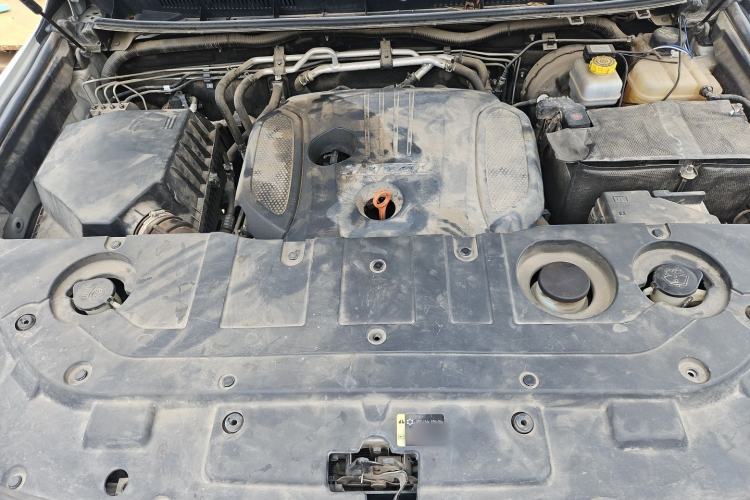 Used Haval H9 2017 2.0T Gasoline 4x4 Luxury 7-Seater Engine Bay