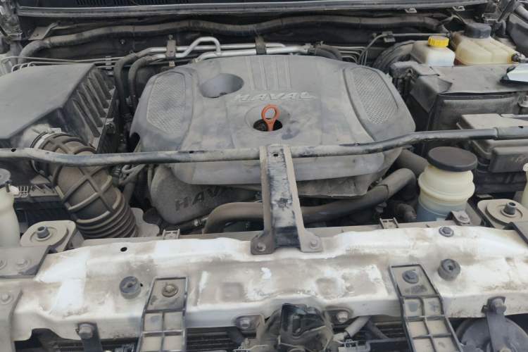 Used Haval H9 2017 2.0T Gasoline 4x4 Premium 5-Seater Engine Bay