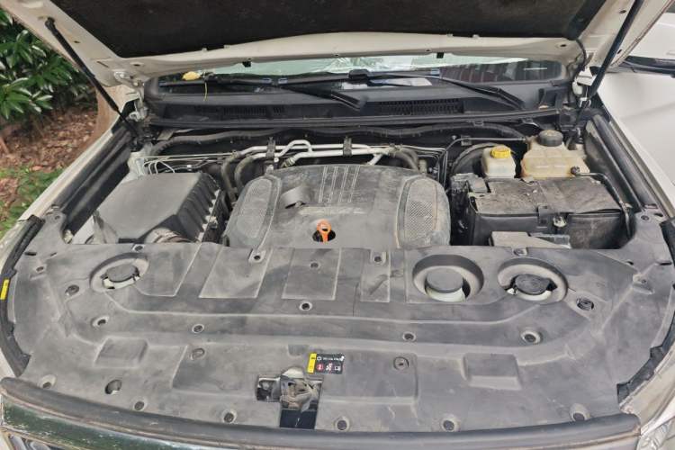 Used Haval H9 2017 2.0T Gasoline 4x4 Premium 5-Seater Engine Bay