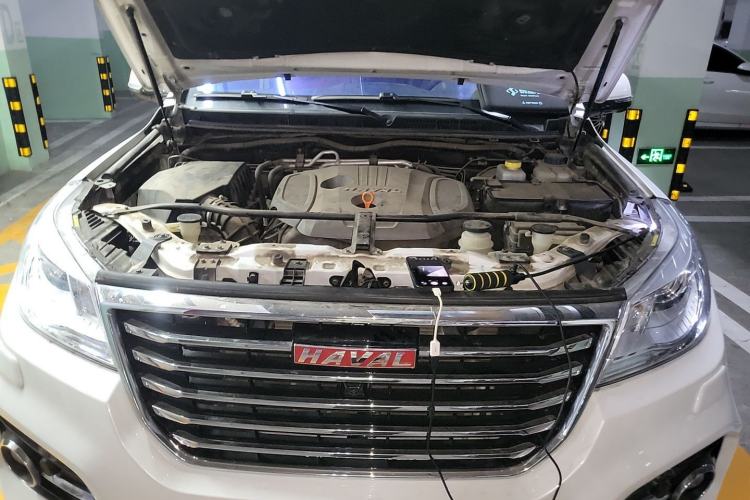 Used Haval H9 2017 2.0T Gasoline 4x4 Premium 5-Seater Engine Bay