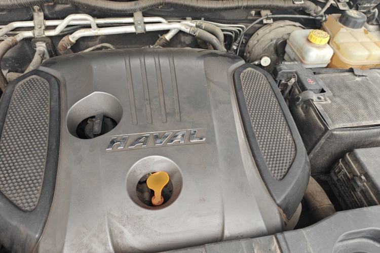 Used Haval H9 2017 2.0T Gasoline 4x4 Luxury 7-Seater Engine Bay