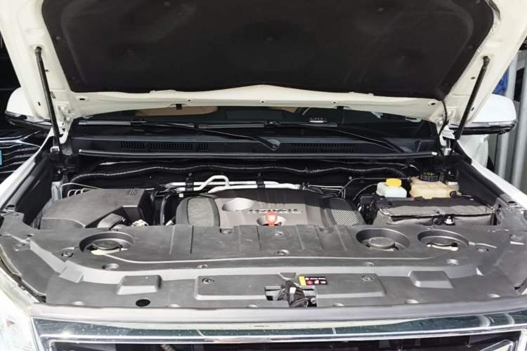Used Haval H9 2017 2.0T Gasoline 4x4 Premium 5-Seater Engine Bay