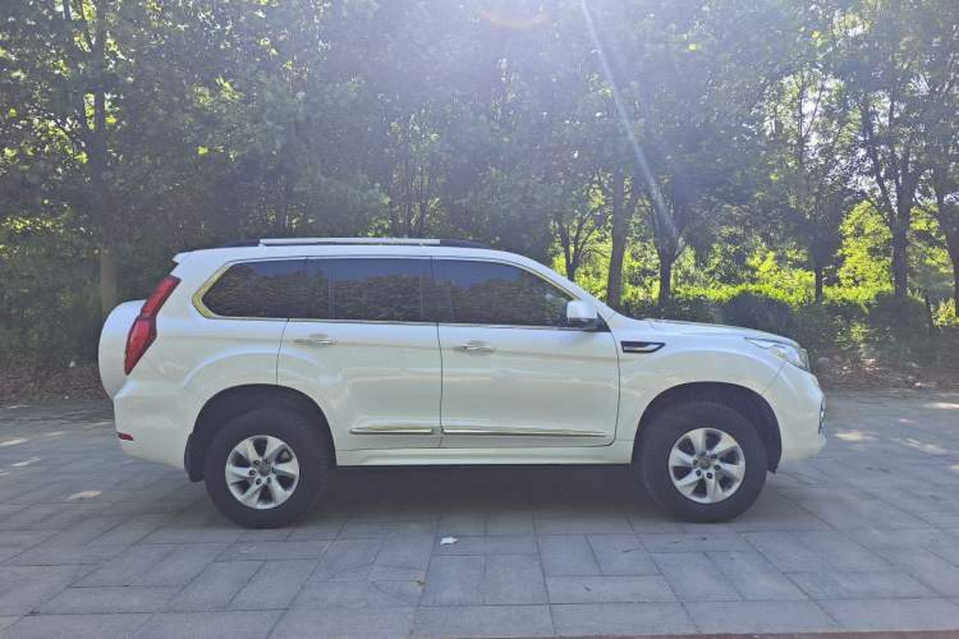 Used Haval H9 2017 2.0T Gasoline 4x4 Premium 5-Seater Exterior 4