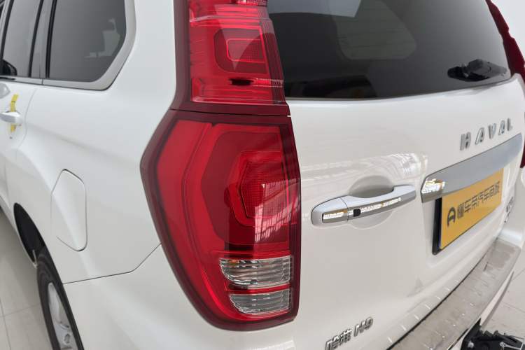 Used Haval H9 2017 2.0T Gasoline 4x4 Premium 5-Seater Exterior 8