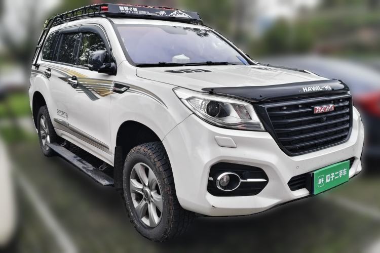 Used Haval H9 2017 2.0T Diesel 4x4 Premium 5-Seater Front Right 45 Deg