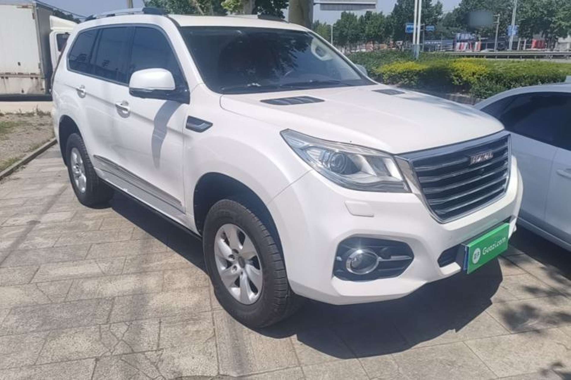 Used Haval H9 2017 2.0T Gasoline 4x4 Premium 5-Seater Front Right 45 Deg