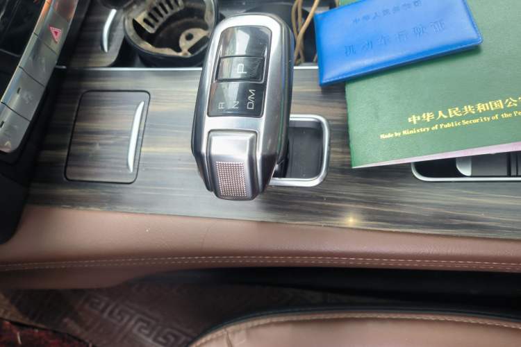 Used Haval H9 2017 2.0T Gasoline 4x4 Luxury 7-Seater Gear Lever