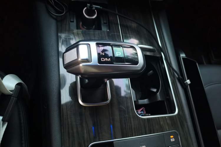 Used Haval H9 2017 2.0T Gasoline 4x4 Luxury 7-Seater Gear Lever