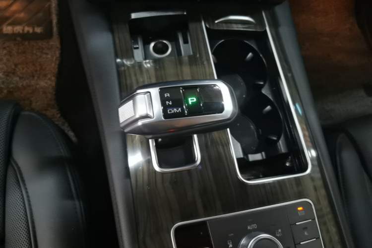 Used Haval H9 2017 2.0T Gasoline 4x4 Luxury 7-Seater Gear Lever