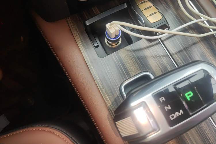 Used Haval H9 2017 2.0T Gasoline 4x4 Luxury 7-Seater Gear Lever
